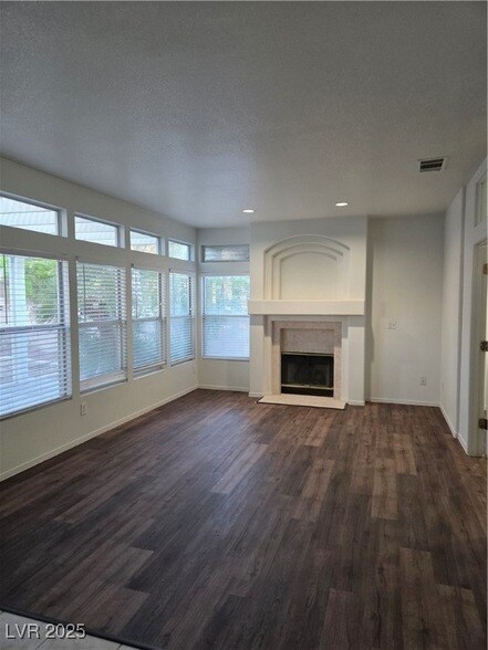 Building Photo - 2109 Club Meadows Dr