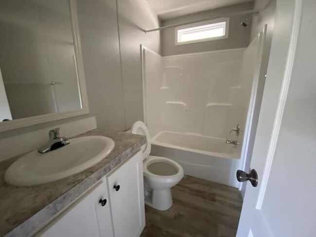 Building Photo - 10 Gatehouse Ct