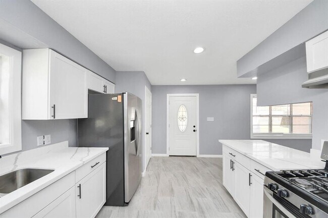 Building Photo - 5103 Karu Dr