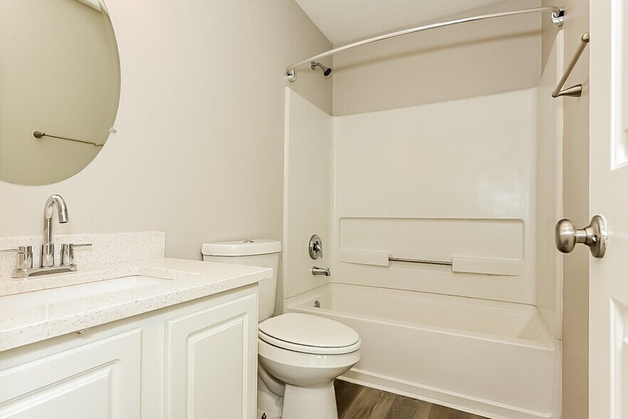 Building Photo - 221 Greenleaf Dr
