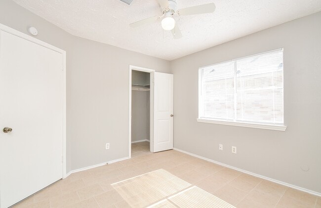 Building Photo - 8231 Furlong Ln