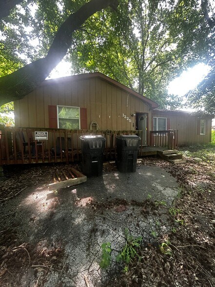Building Photo - 1225 East Dr