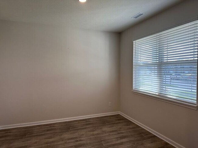 Building Photo - 113 Hunter's Rdg Dr