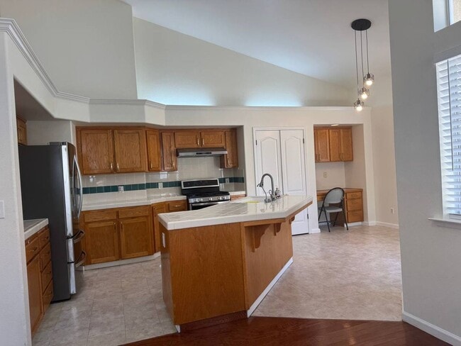 Building Photo - 10374 N Sierra Vista Ave