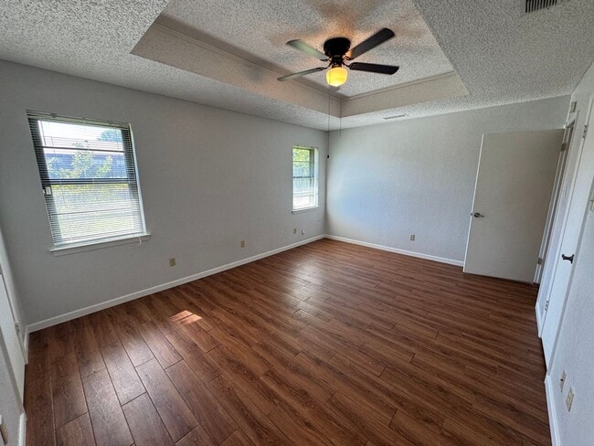 Building Photo - 807 Bass Cir