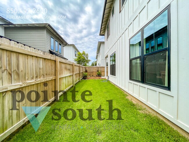 Building Photo - 13805 Red Drum Ct