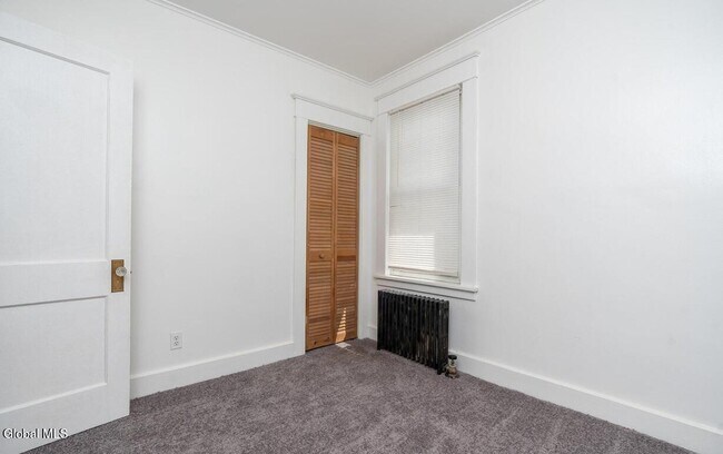 Building Photo - 1538 Nott St