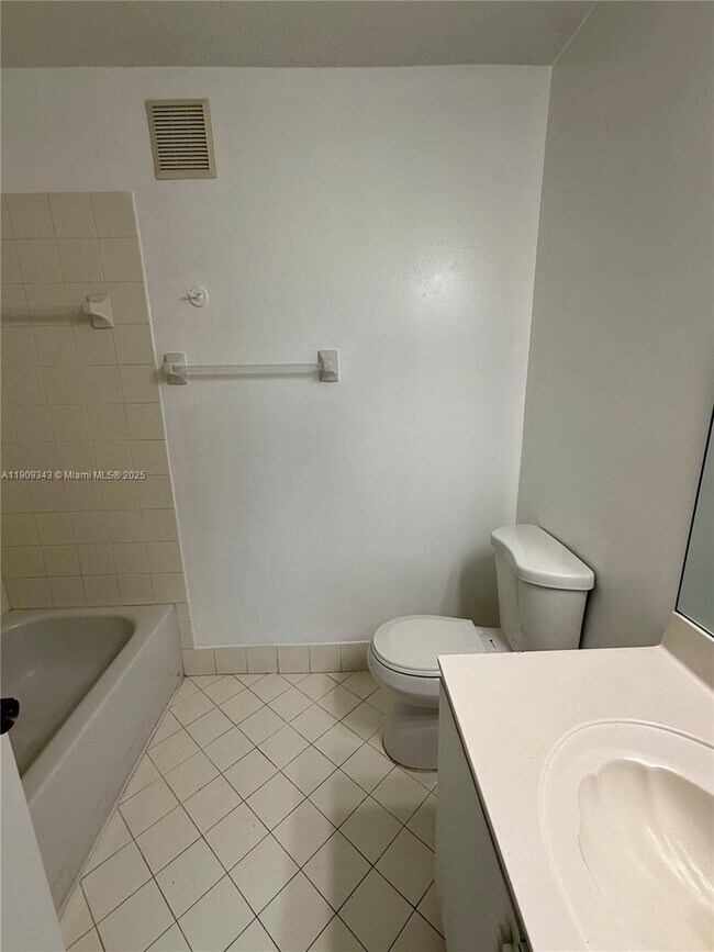 Building Photo - 980 NE 33rd Terrace