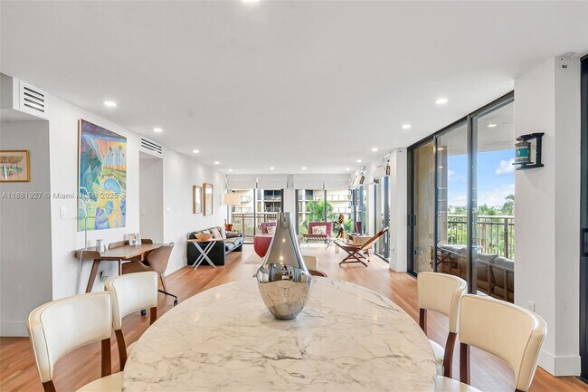 Building Photo - 2901 S Bayshore Dr
