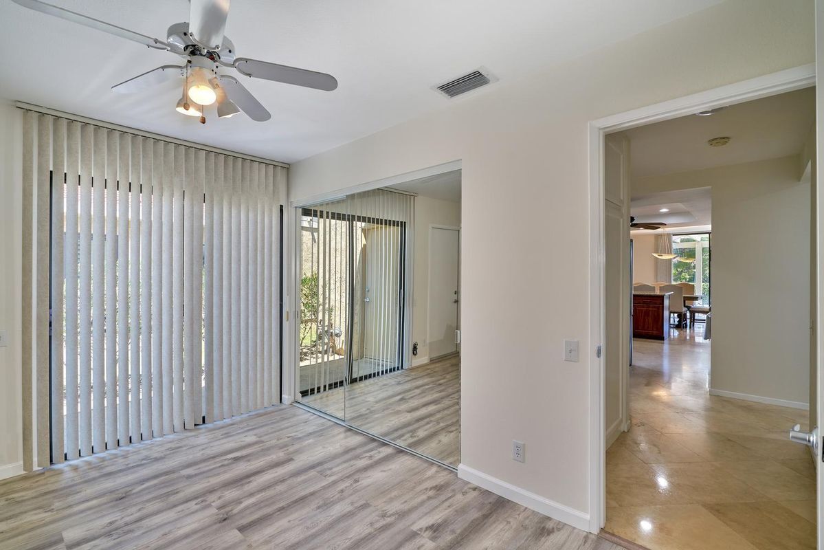 Building Photo - 39810 Bedford Dr