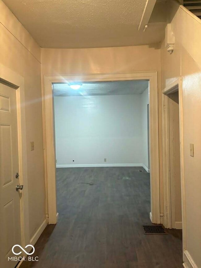 Building Photo - 1014 W 33rd St