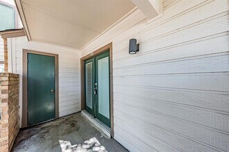 Building Photo - 2312 Balsam Dr