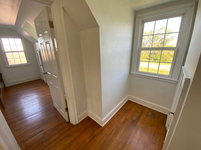 Building Photo - 129 Garber Ln