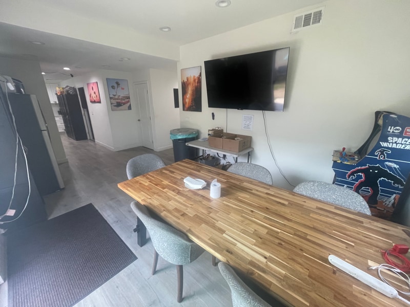 Building Photo - 866 N Edgemont St