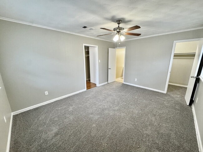 Building Photo - 4555 Willow Rd