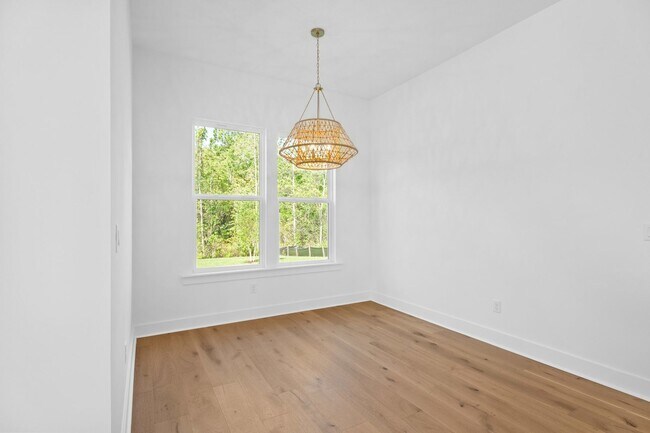 Building Photo - Preserve Views!