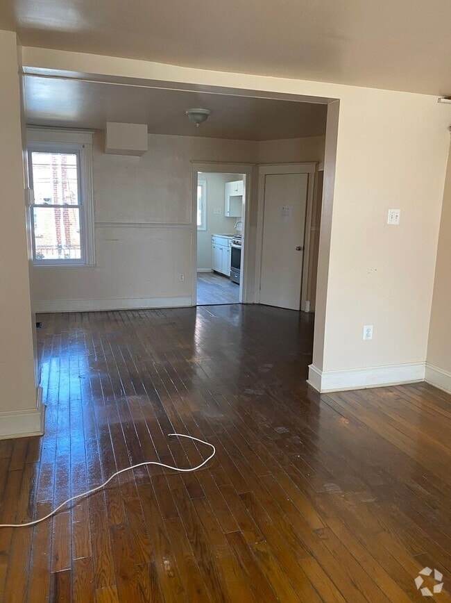 Building Photo - Newly Renovated 3 Bedroom and 1 Bathroom T...