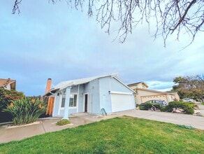 Building Photo - 32486 Lake Barlee Ln