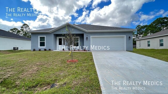 Primary Photo - AWESOME 4 Bedroom, 2 Bathroom Home in Beau...