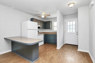 Building Photo - Lovely Two Bedroom Apartment Near Cotswold!