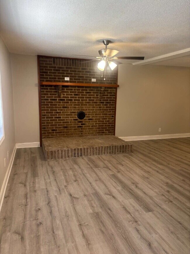Building Photo - UNIQUE !  3-Bed Home with Scenic Views in ...