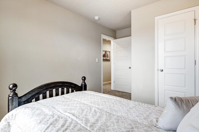 Building Photo - 3202 Tazanita Lp SE