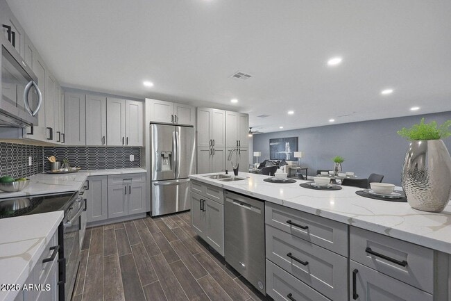 Building Photo - 8444 E Bonita Dr