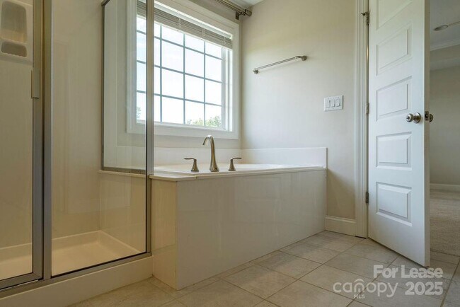 Building Photo - 6607 Wildbrook Dr