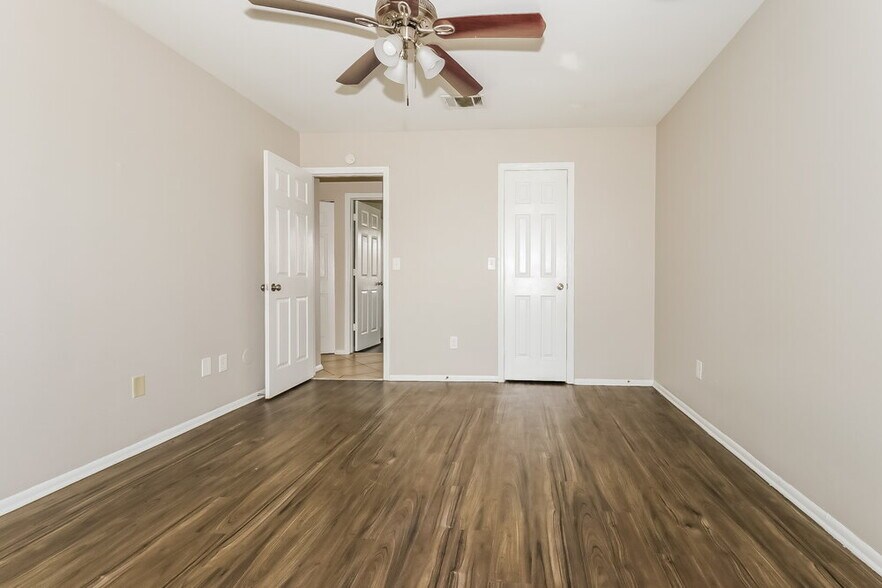 Building Photo - 171 SE Floresta Dr