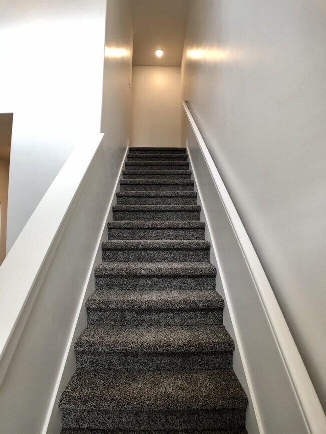 Building Photo - 433 S 1400 E