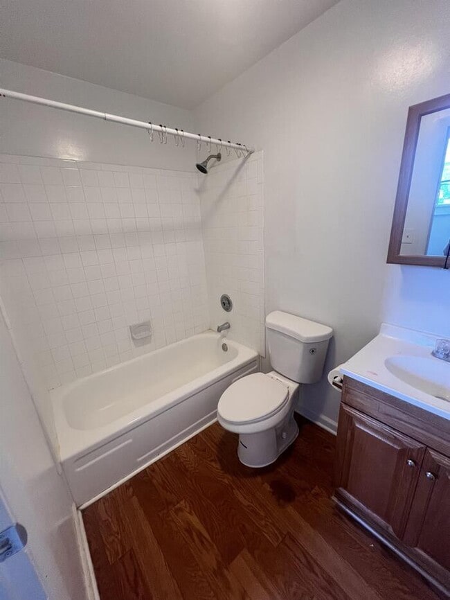 Building Photo - 3 E Elger St