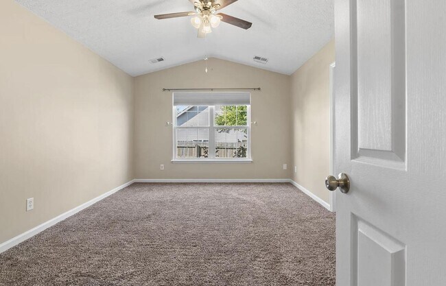 Building Photo - 141 Clover Valley Dr