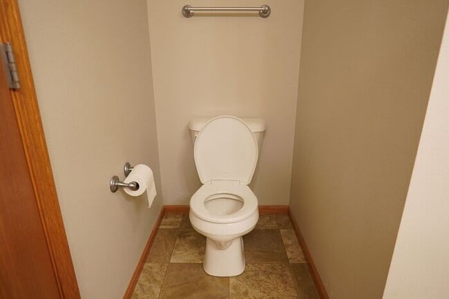 Building Photo - $1,850| 3 Bedroom, 2 Bathroom Duplex | No ...