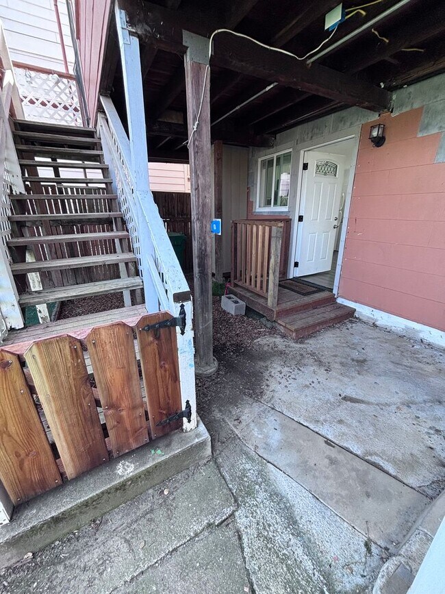 Building Photo - 1 Bedroom- $1500.00 Newly remolded-private yard