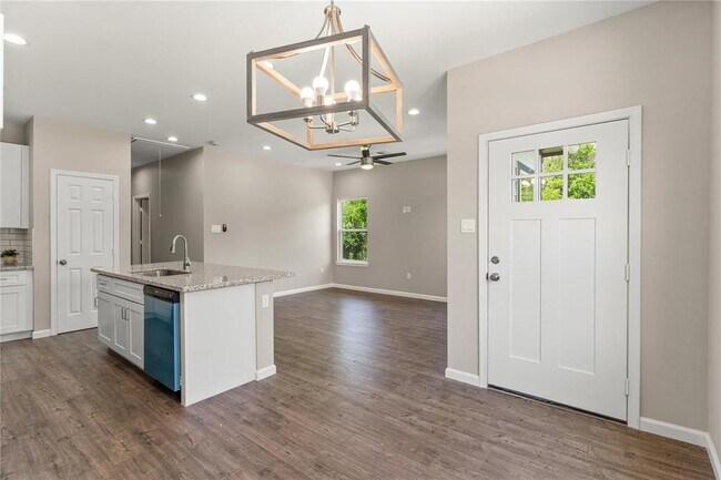 Building Photo - 10309 Teneha Dr