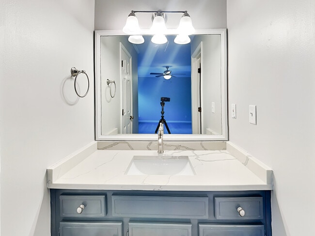 Building Photo - 325 Towergate Pl