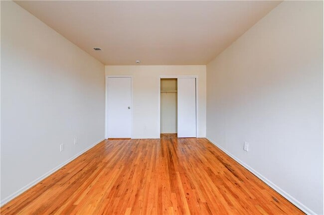 Building Photo - 6 College Dr