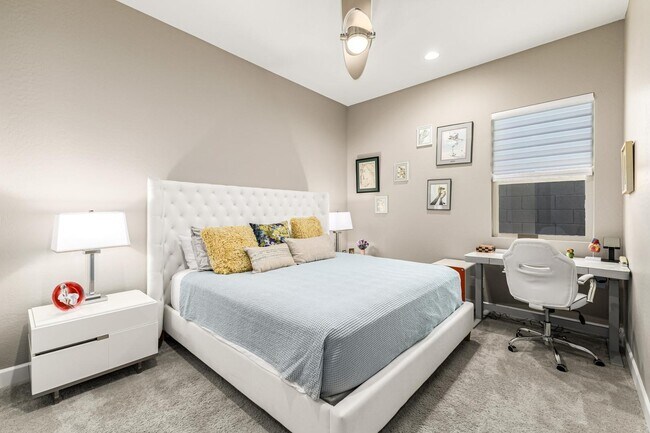 Building Photo - 7611 E Camino Vivaz