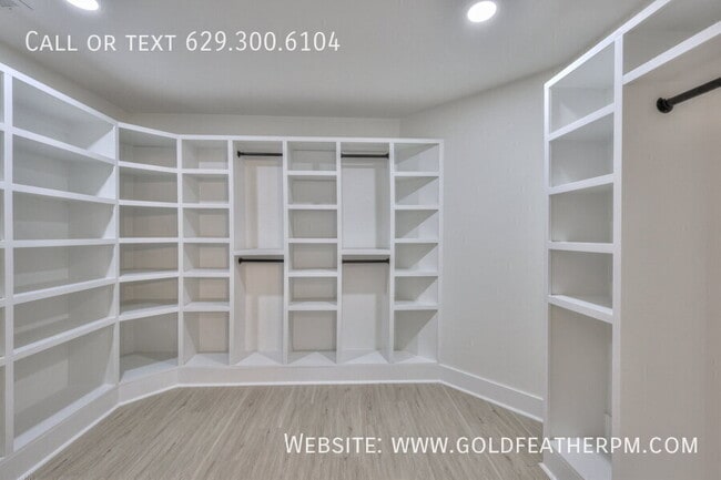 Building Photo - 402 E Trinity Ln