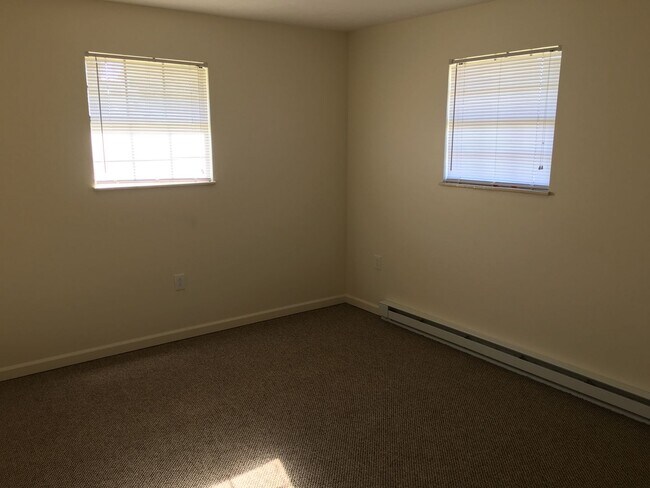 Building Photo - Lakeview Drive Bell 2503-2507 (Tri-plex)