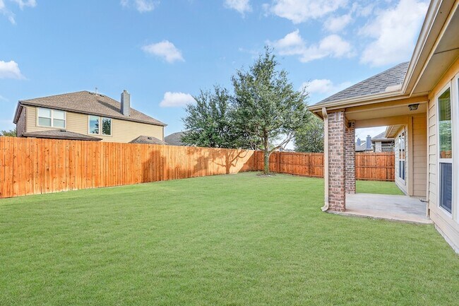 Building Photo - 217 Rugby Ln