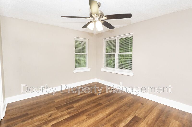 Building Photo - 403 Warren St