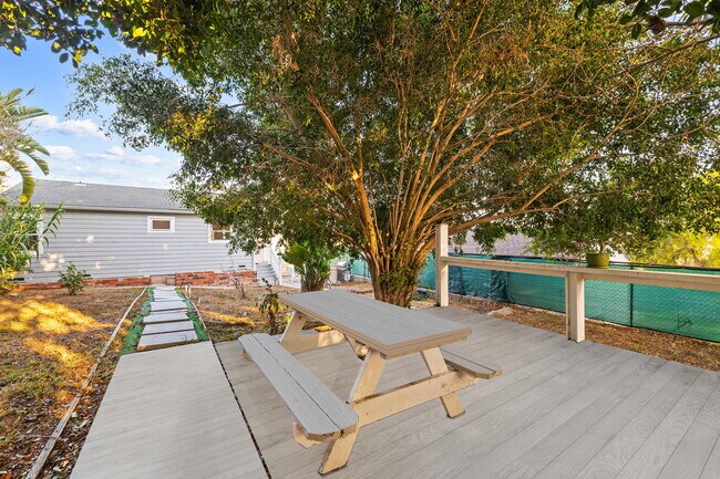 Building Photo - 1326 Dorcas St