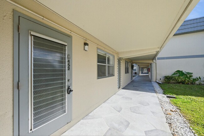 Building Photo - 452 Brittany Dr