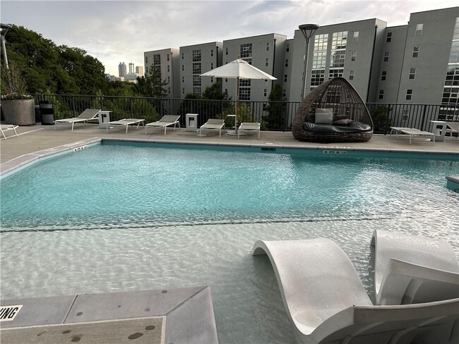 Building Photo - 788 West Marietta St NW