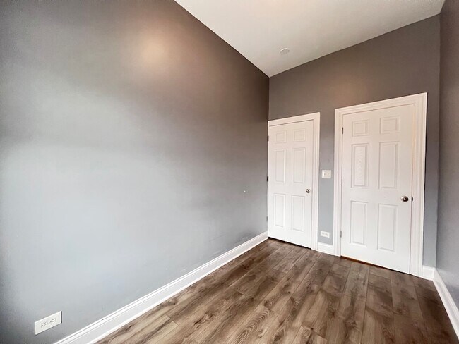 Building Photo - 7057 S Normal Blvd