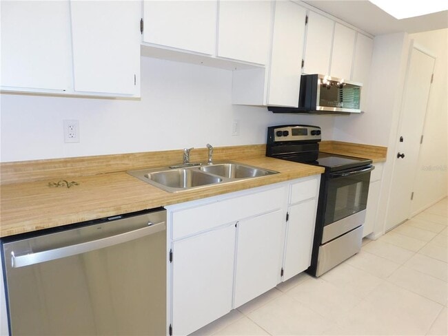 Building Photo - 204 Caryl Way