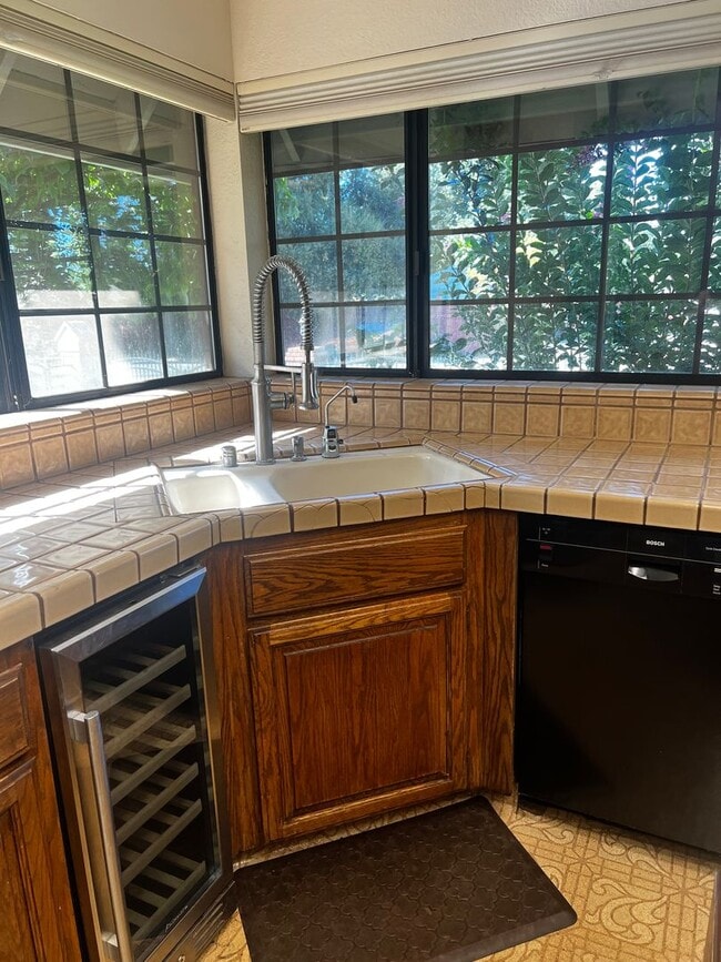 Building Photo - MORGAN HILL Expansive 6 bedroom, 4.5 bathroom home