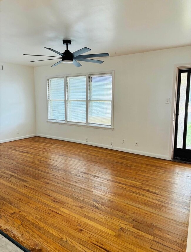 Building Photo - 1114 Belmeade Dr