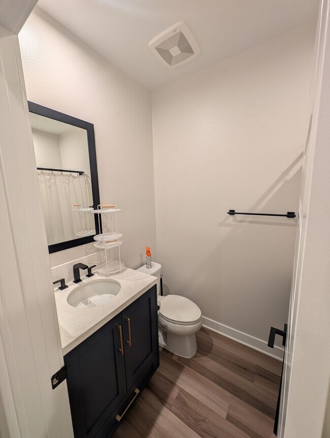 Building Photo - 1202 W Cara Dr